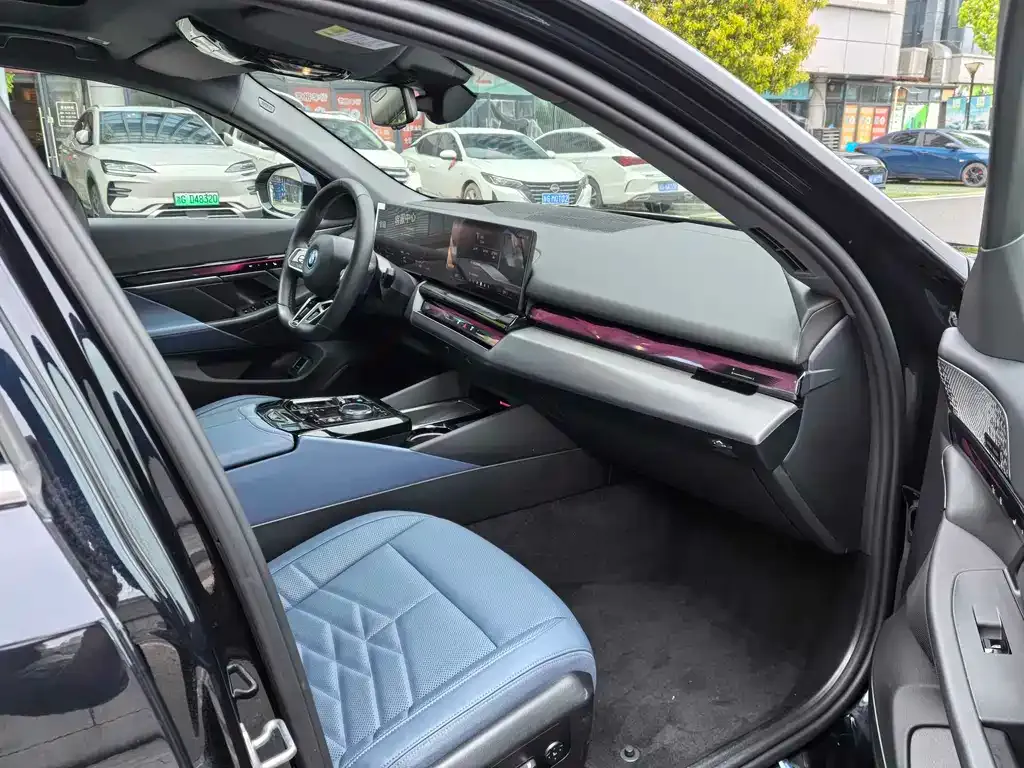 BMW i5 — фото 2