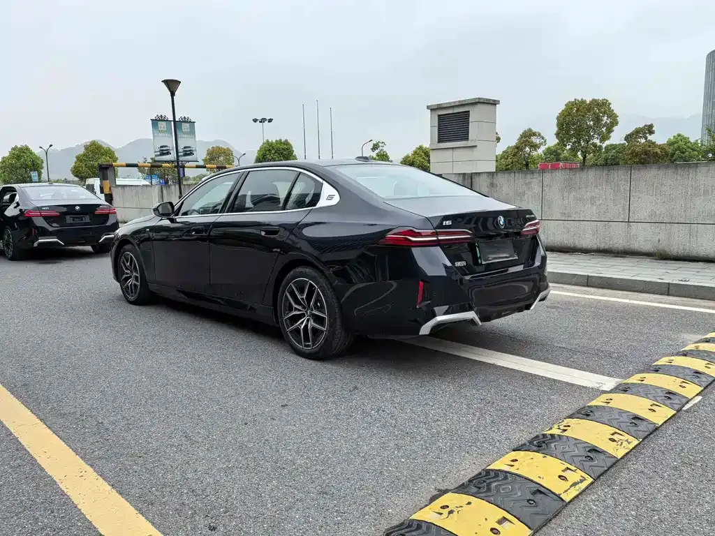 BMW i5 — фото 5
