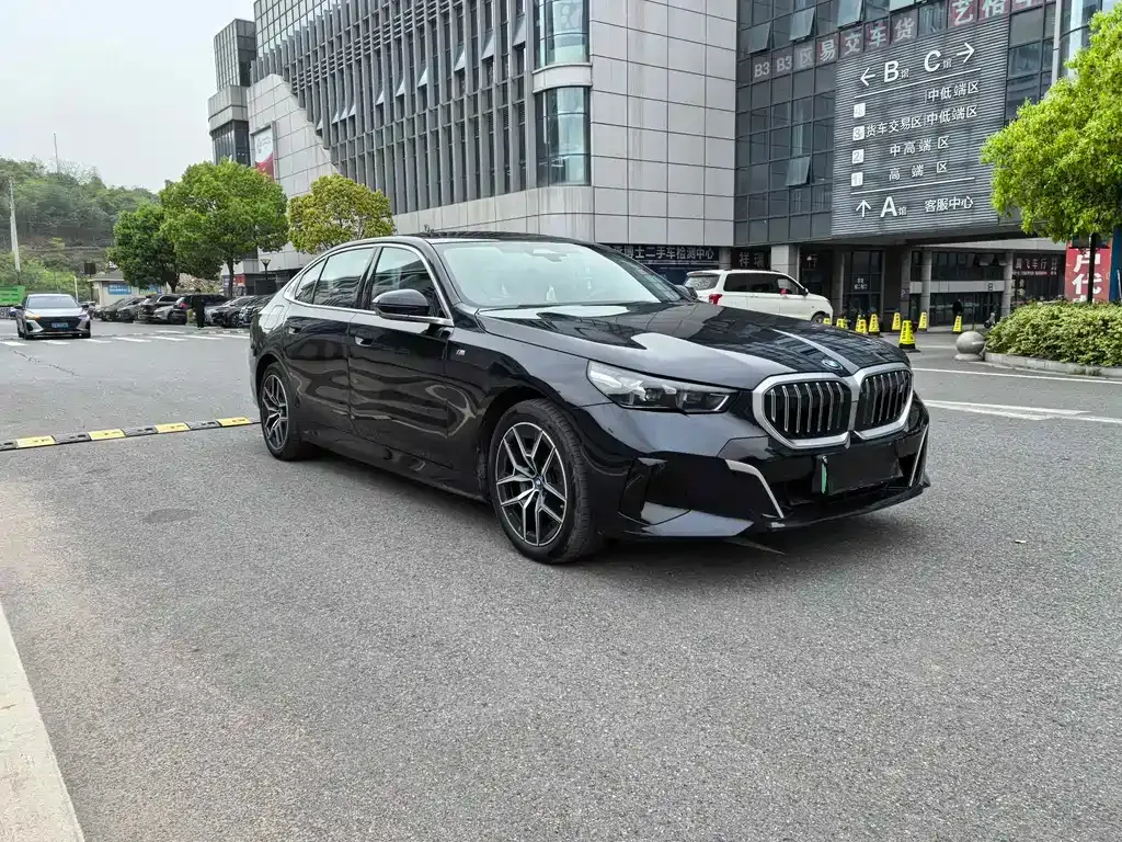 BMW i5 — фото 8