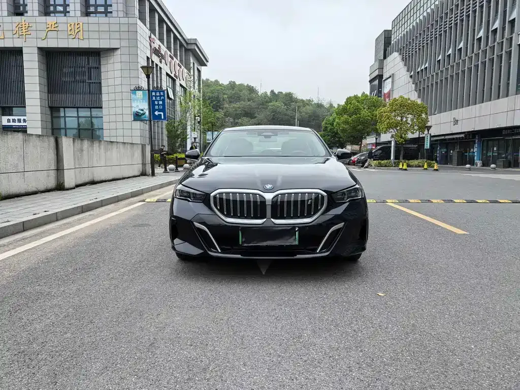 BMW i5 — фото 6