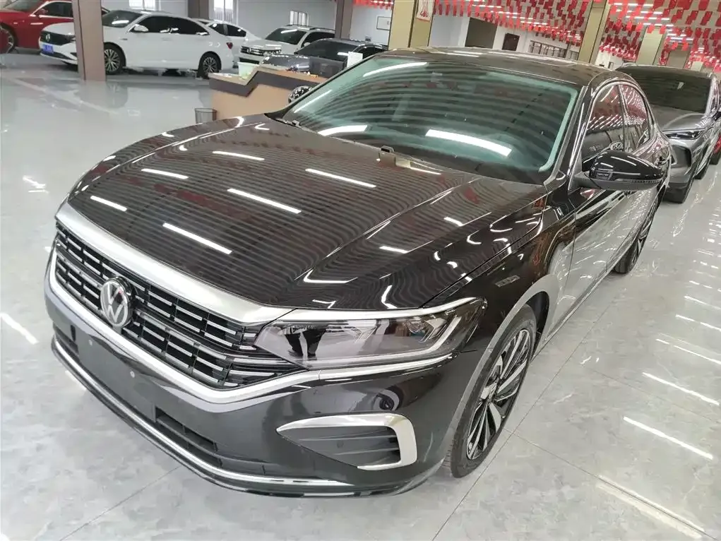 Volkswagen Passat — фото 1
