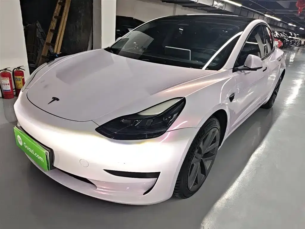 Tesla Model 3 — фото 1
