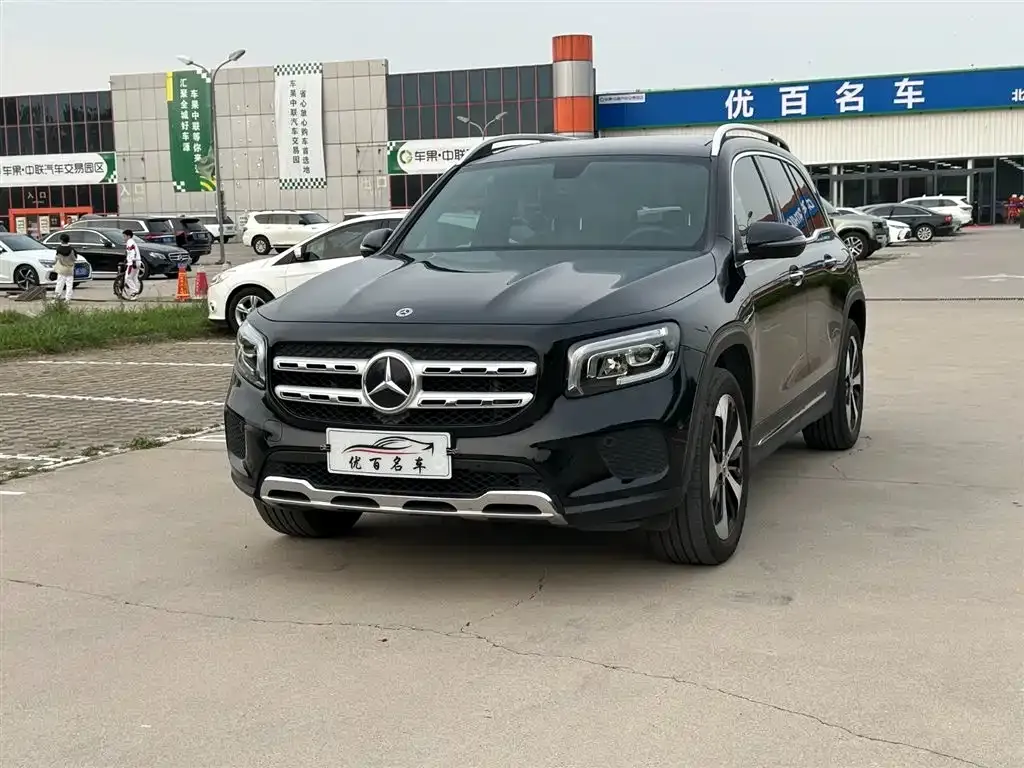 Mercedes-Benz GLB — фото 1