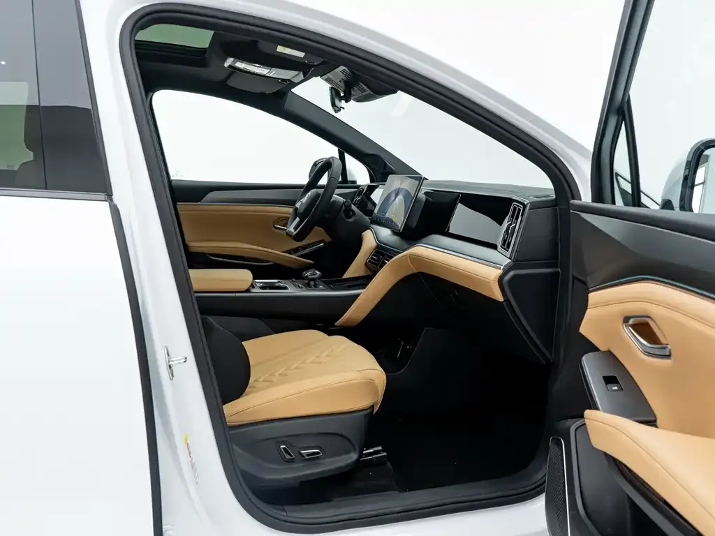 BYD L DM-i — фото 8