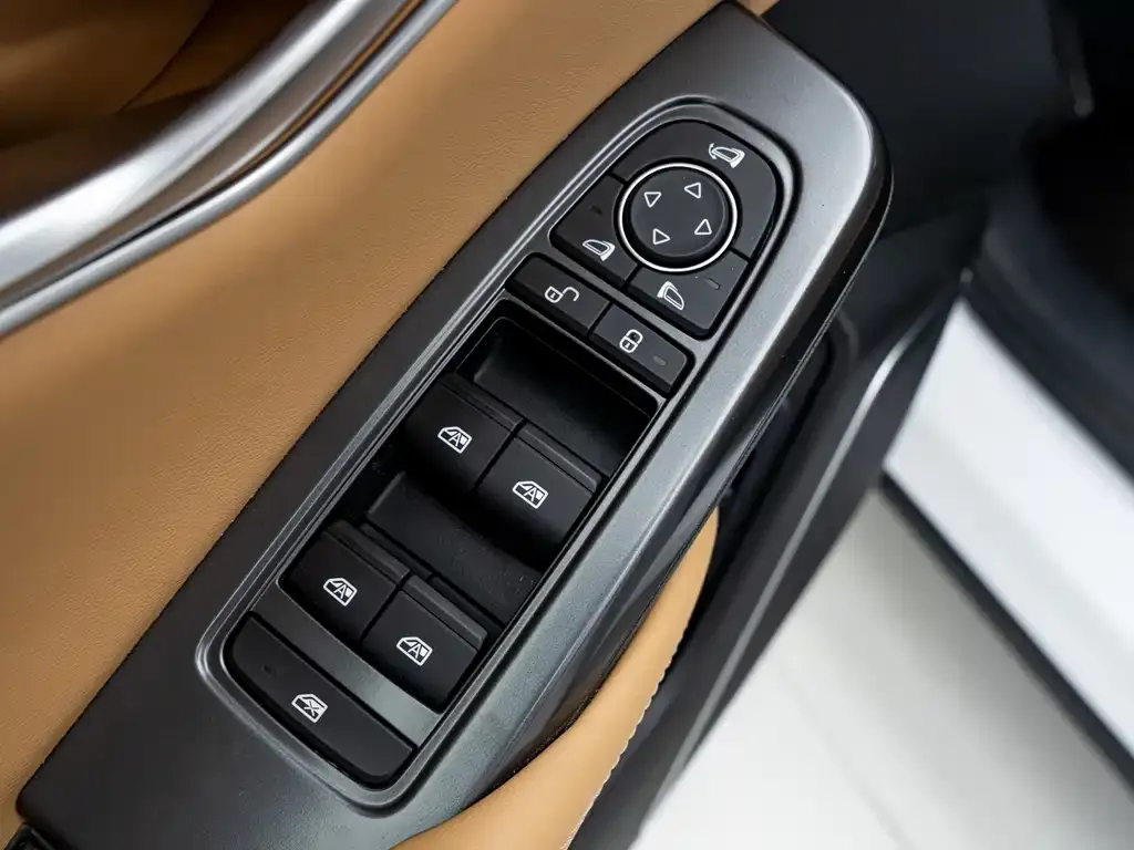 BYD L DM-i — фото 6
