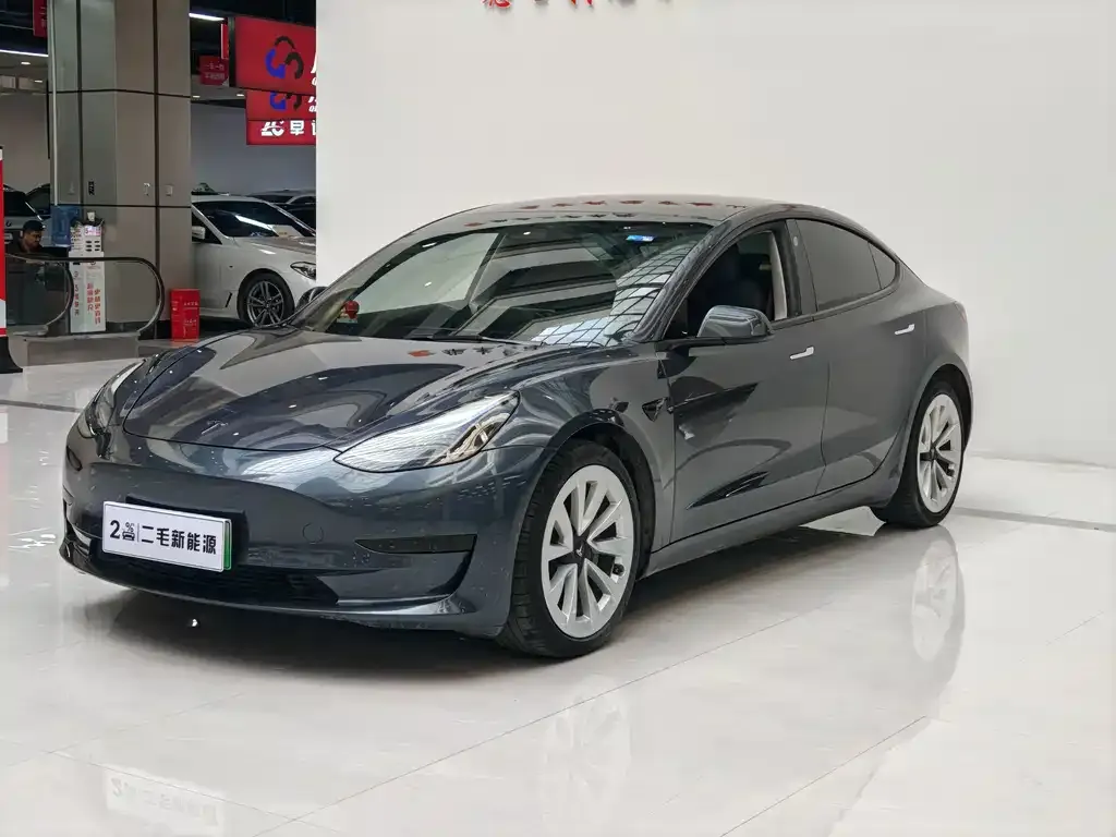 Tesla Model 3 — фото 1