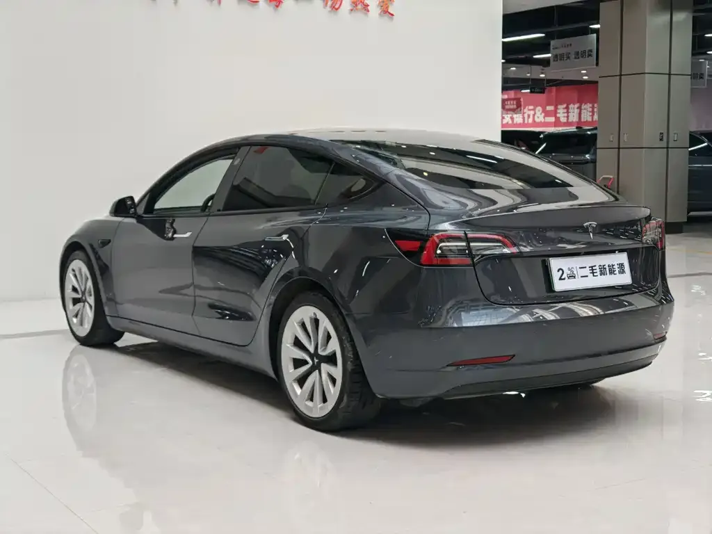 Tesla Model 3 — фото 3