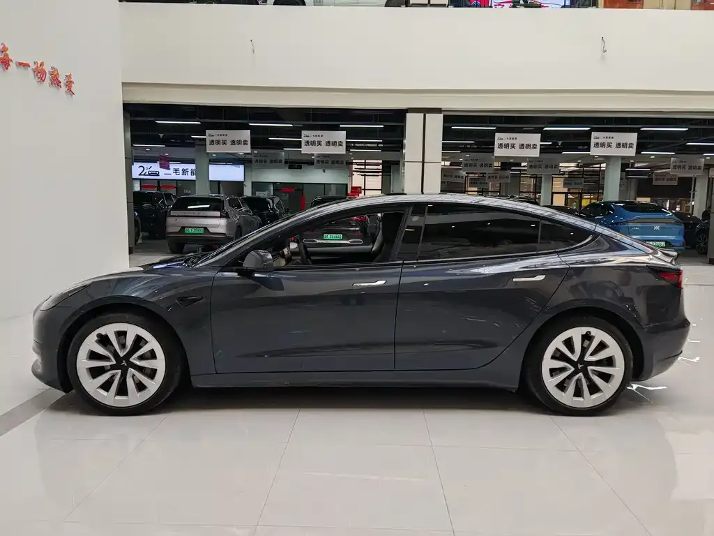 Tesla Model 3 — фото 4