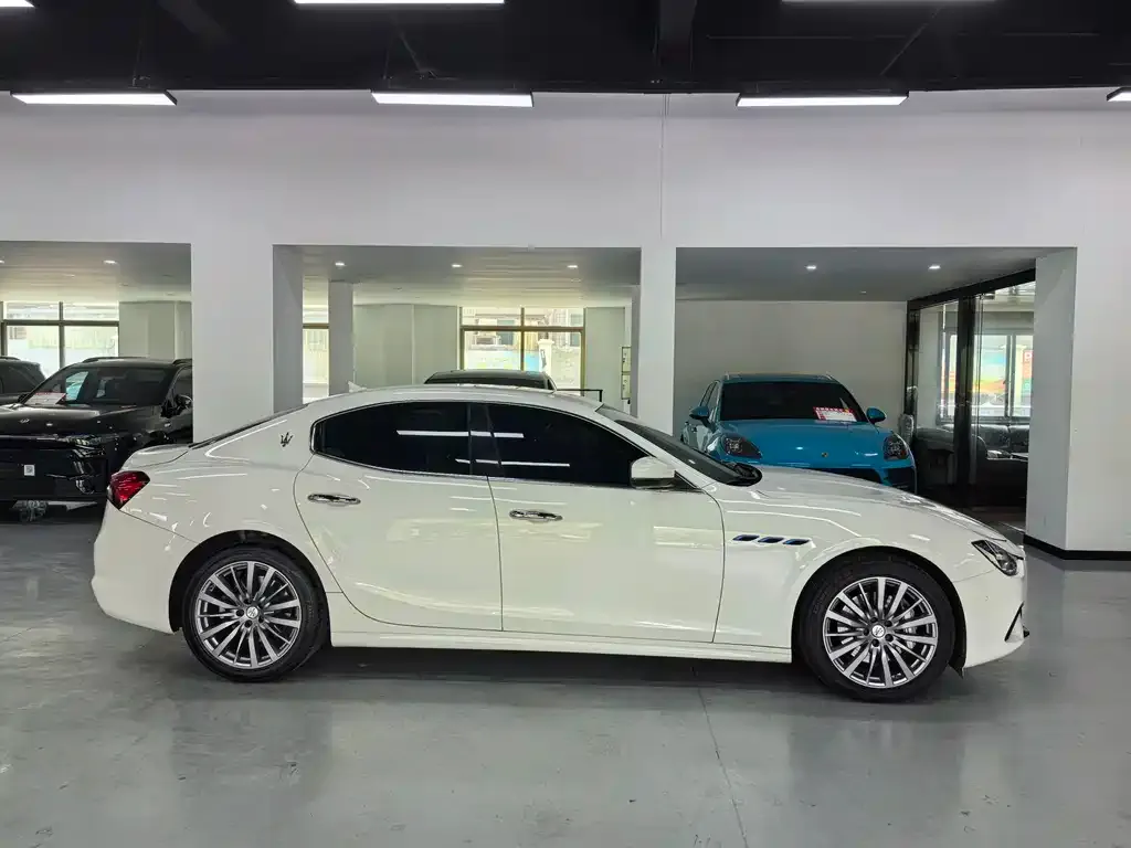 Maserati Ghibli — фото 9
