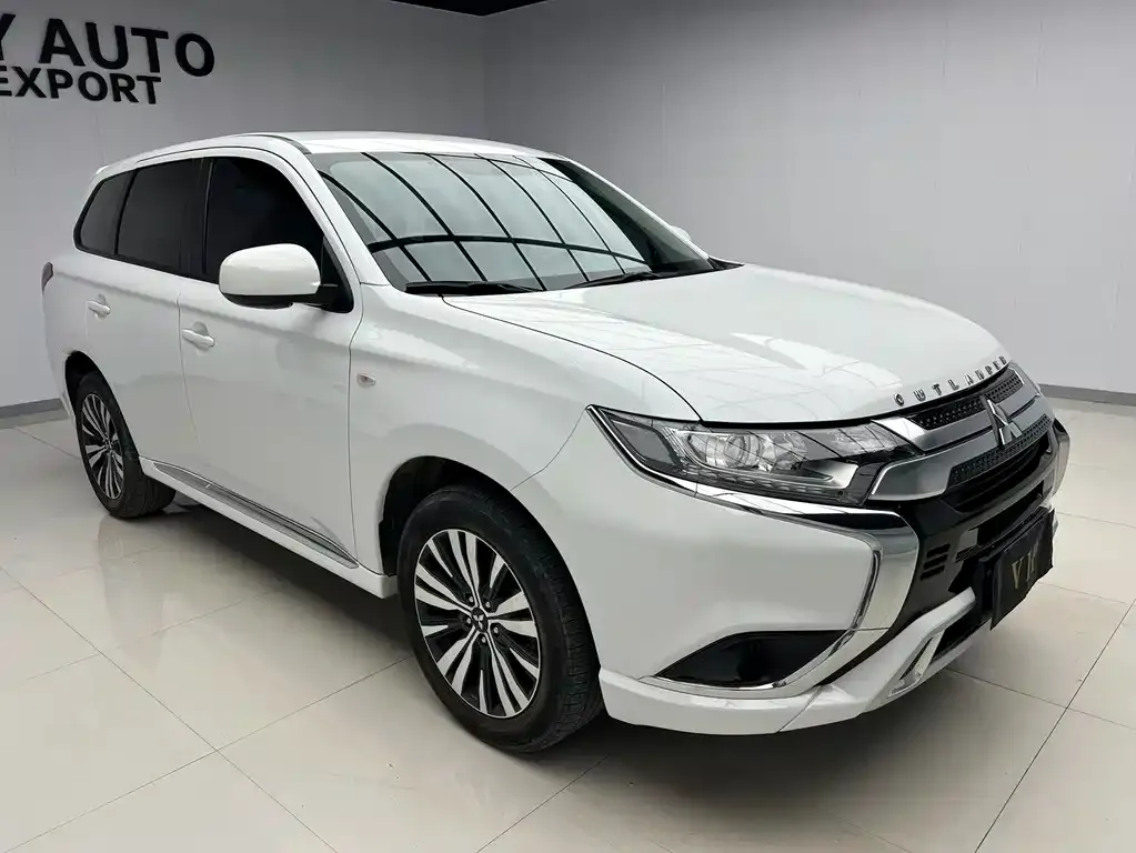 Mitsubishi Outlander — фото 10
