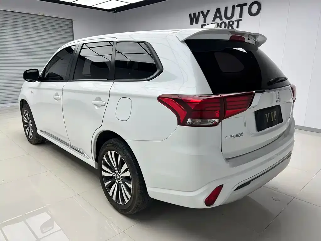 Mitsubishi Outlander — фото 2