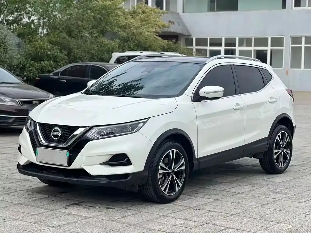 Nissan Qashqai — фото 1