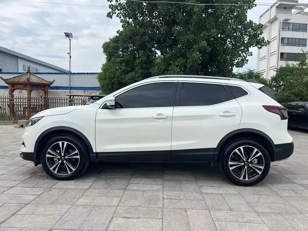 Nissan Qashqai — фото 8