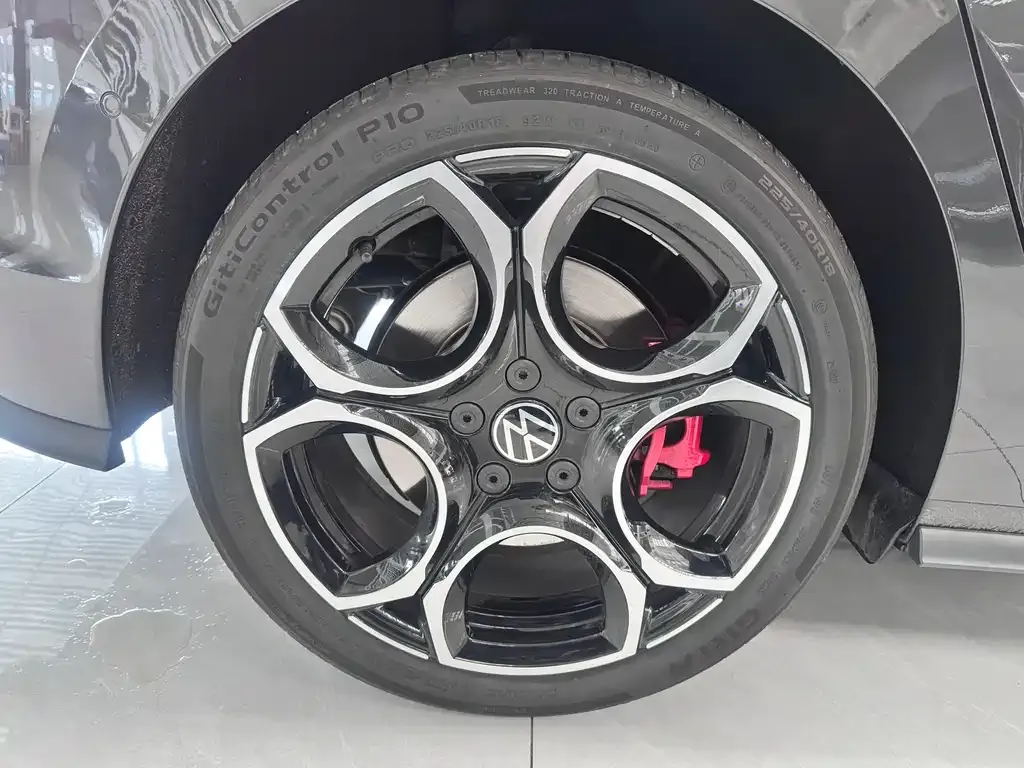 Volkswagen Golf GTI — фото 4