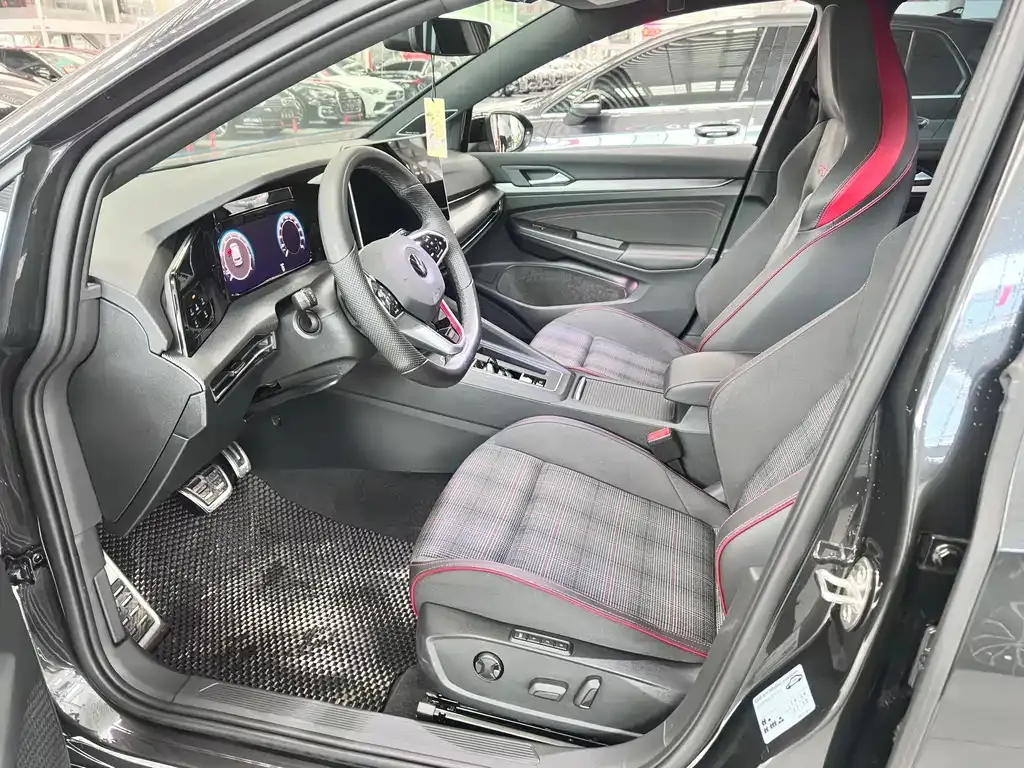 Volkswagen Golf GTI — фото 9
