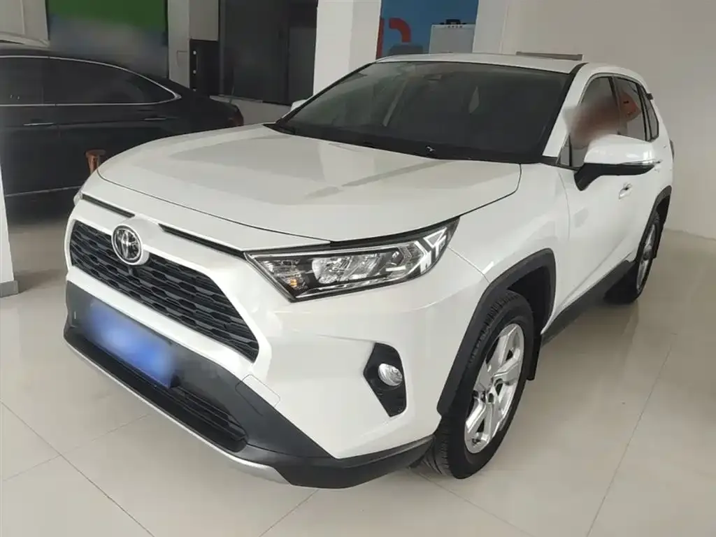 Toyota RAV4 — фото 1
