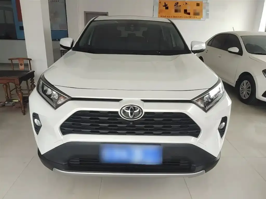 Toyota RAV4 — фото 5