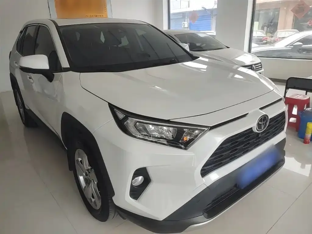 Toyota RAV4 — фото 4