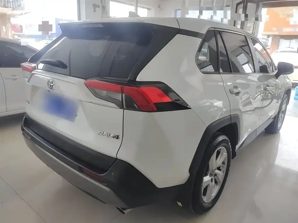 Toyota RAV4 — фото 9