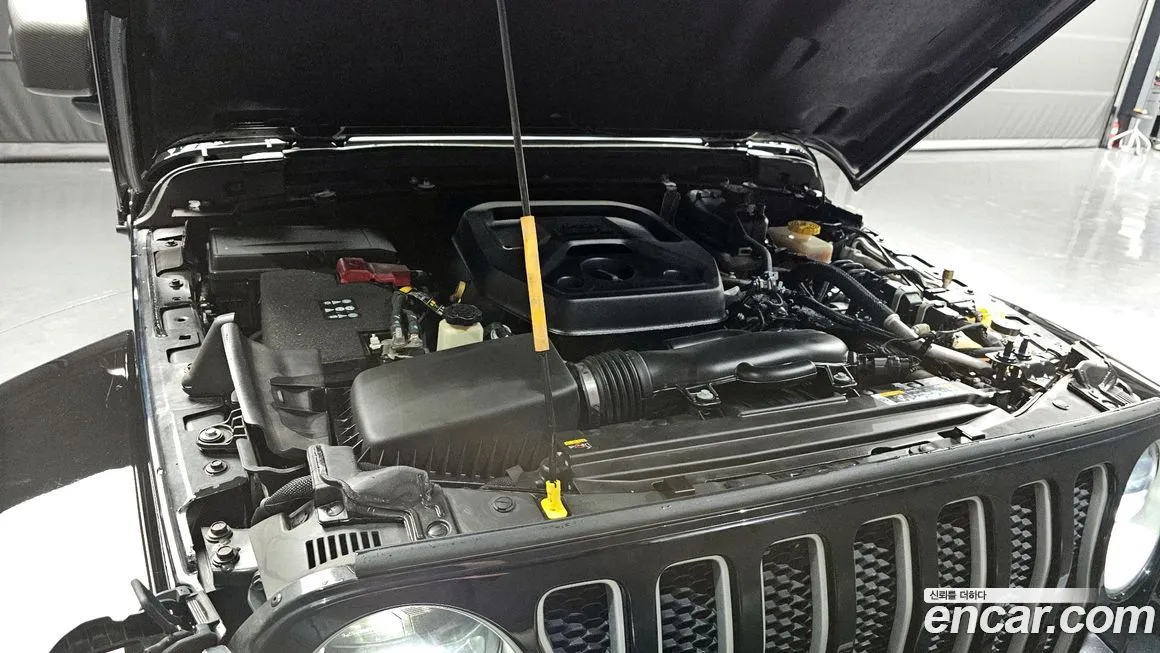 Jeep Wrangler — фото 10