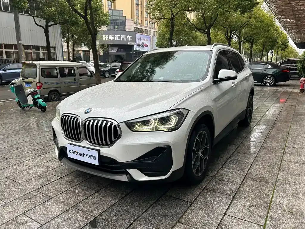 BMW X1 — фото 1