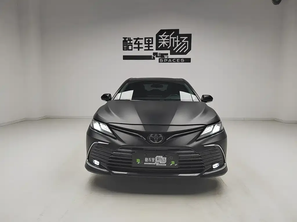 Toyota Camry — фото 4