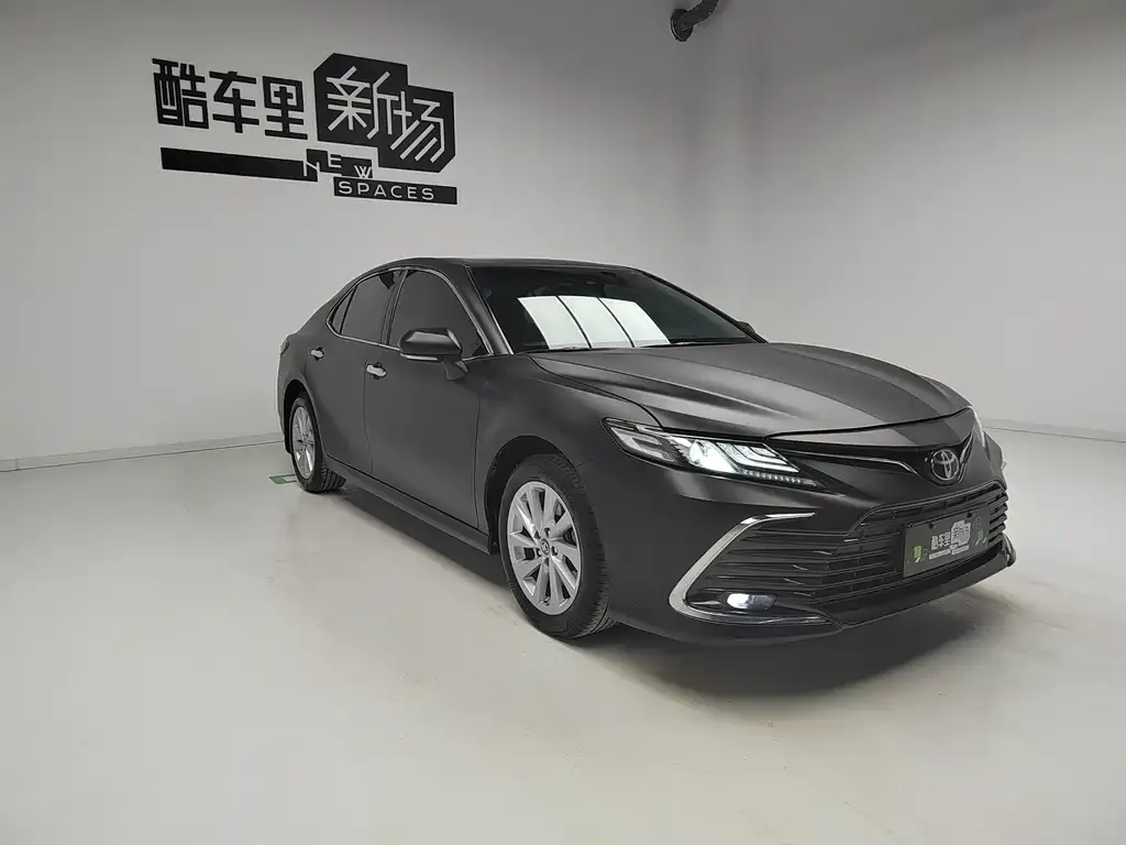 Toyota Camry — фото 9