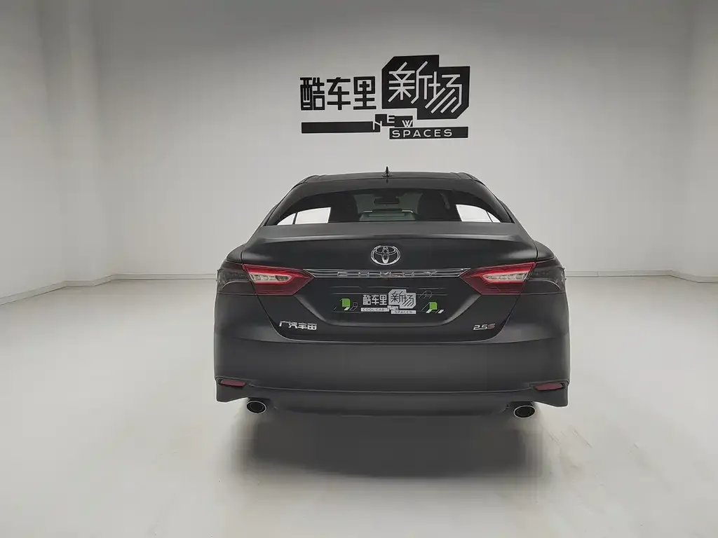 Toyota Camry — фото 3