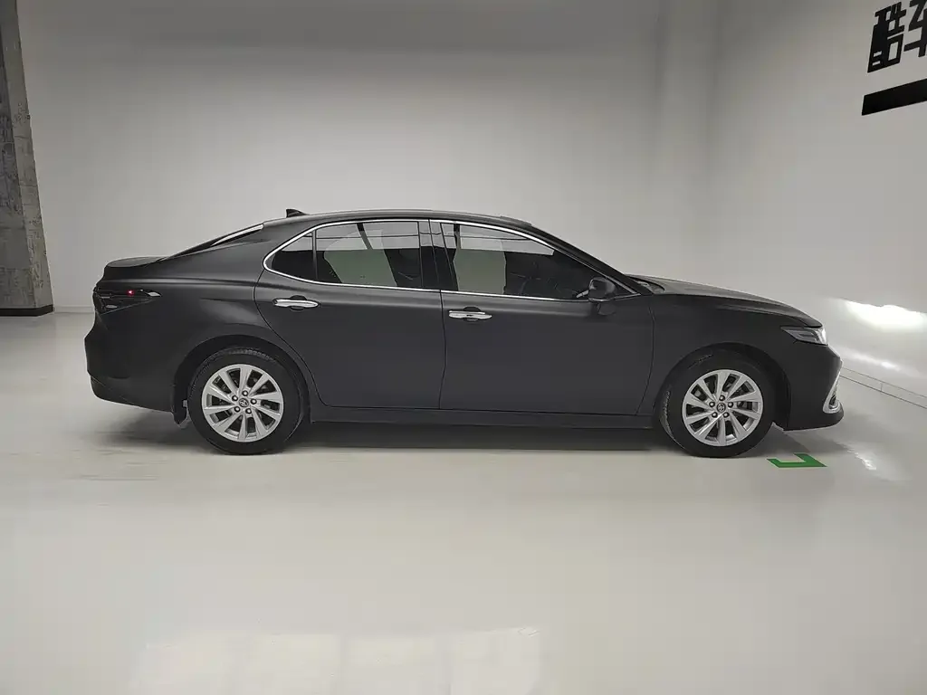 Toyota Camry — фото 10