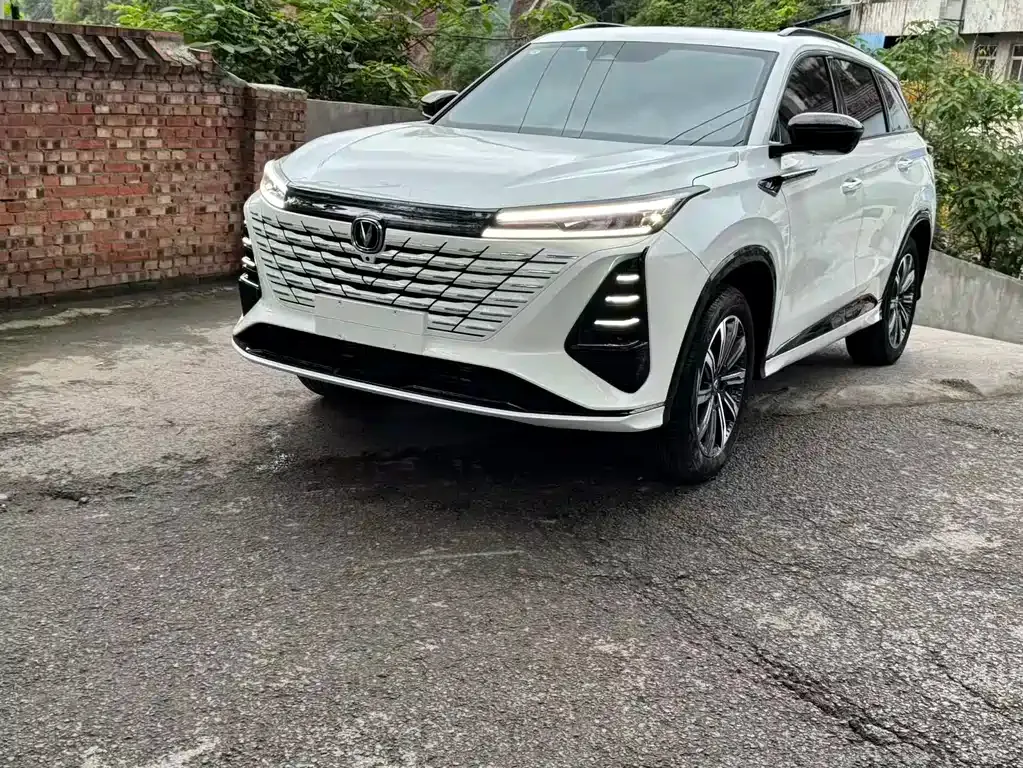 Changan CS75PLUS — фото 1