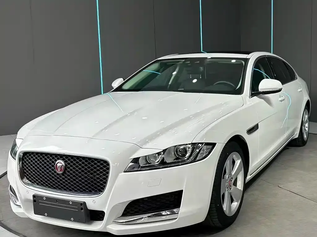 Jaguar XFL — фото 1