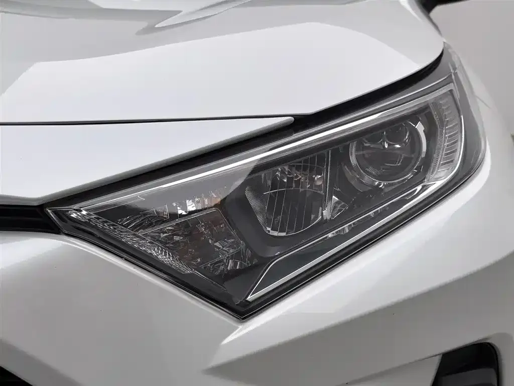 Toyota RAV4 — фото 10