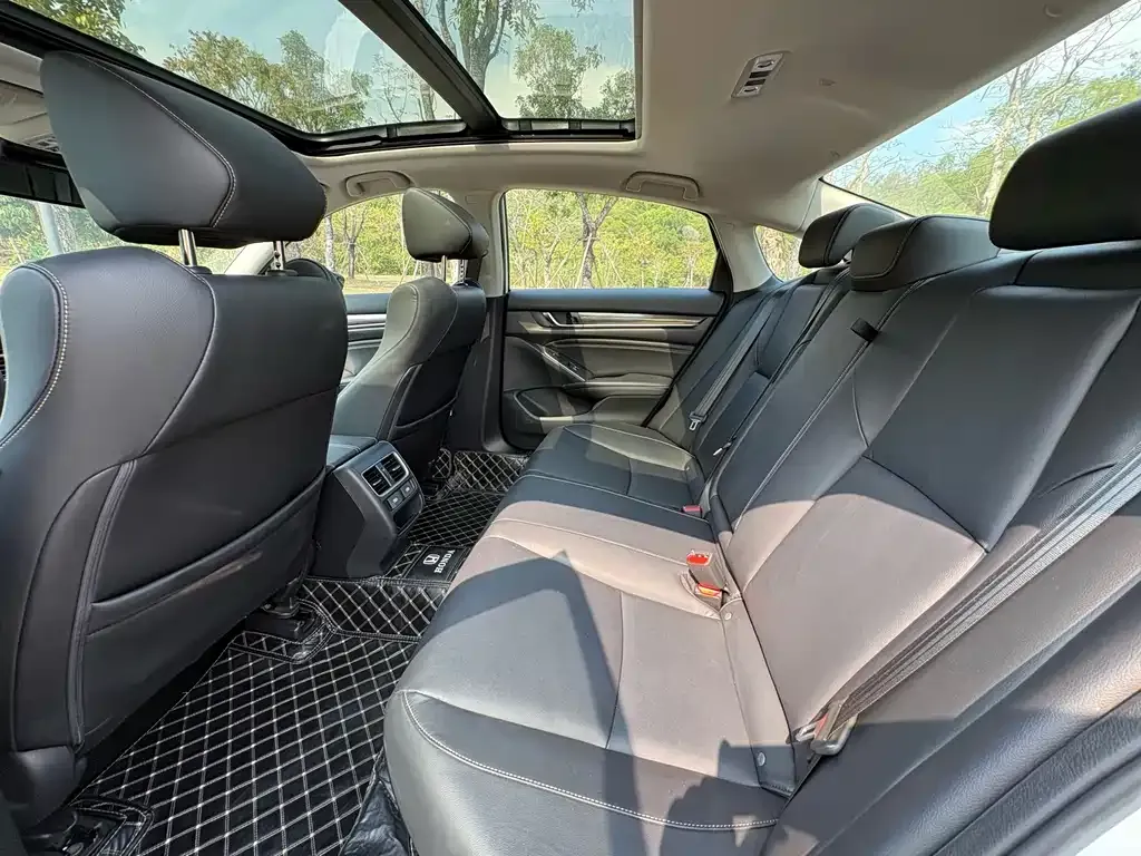 Honda Accord — фото 7