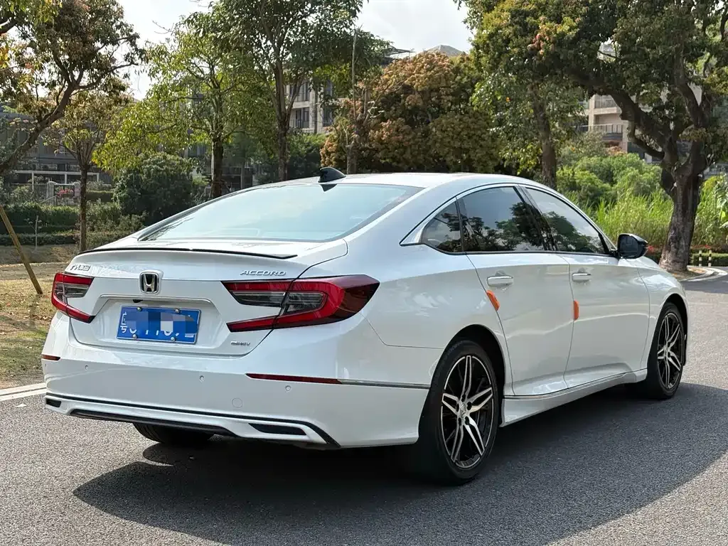 Honda Accord — фото 8