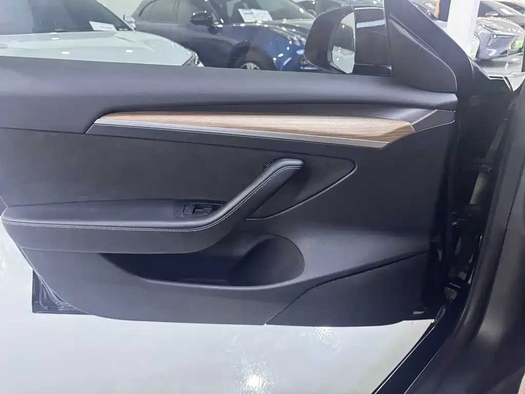 Tesla Model 3 — фото 10