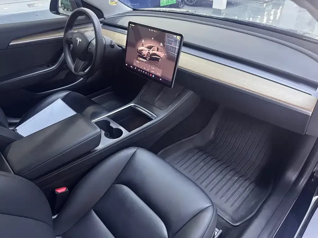 Tesla Model 3 — фото 5
