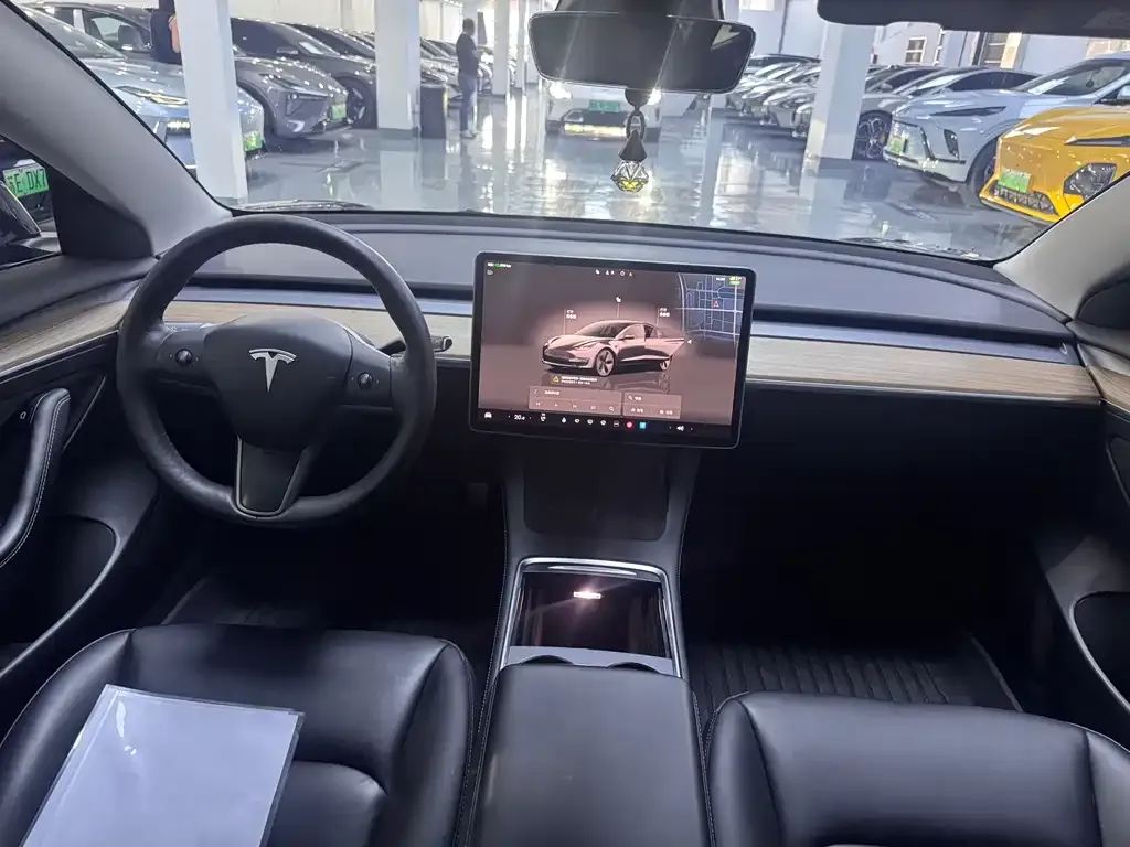 Tesla Model 3 — фото 3