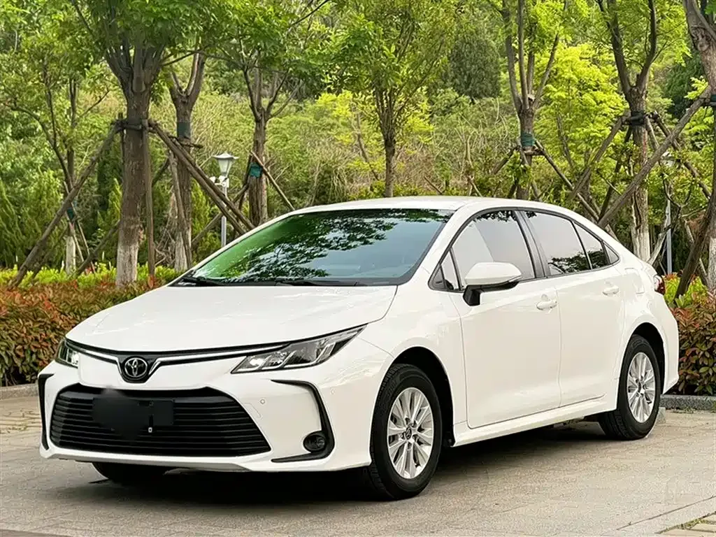 Toyota Corolla — фото 1