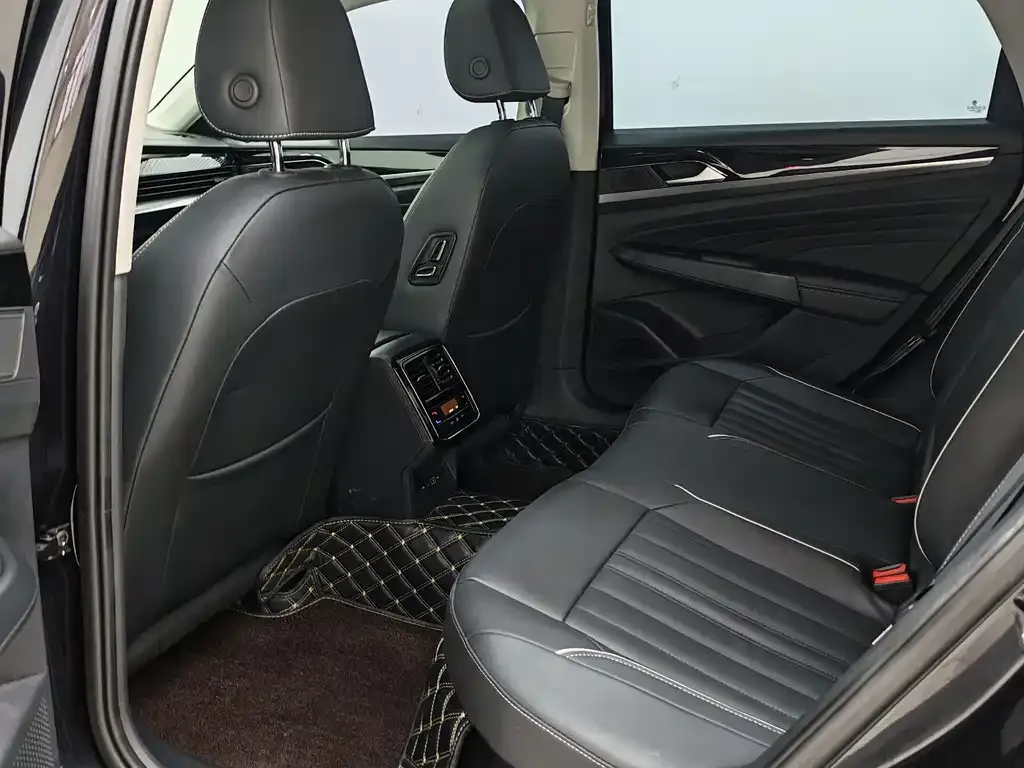 Volkswagen Passat — фото 10