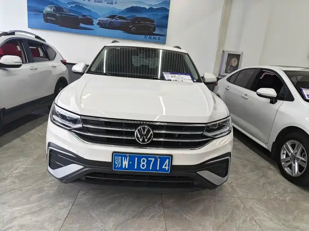 Volkswagen Tiguan L — фото 5