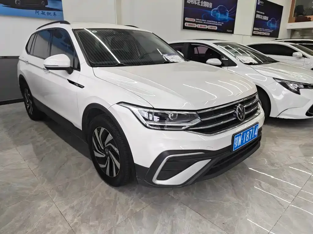 Volkswagen Tiguan L — фото 10