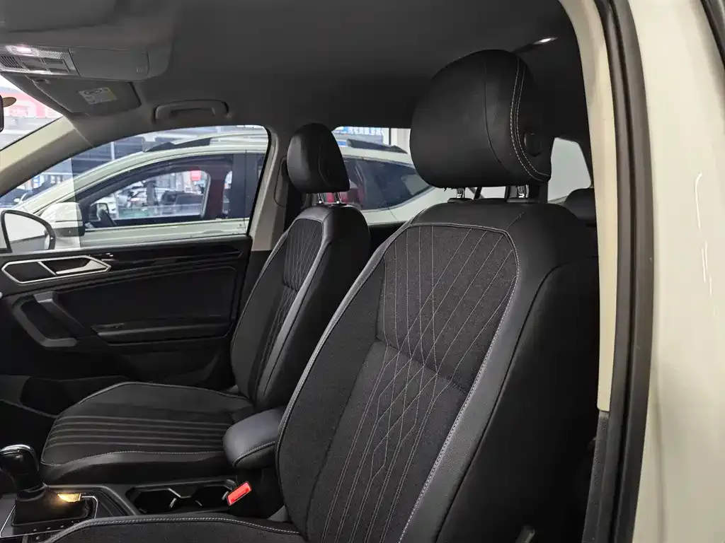 Volkswagen Tiguan L — фото 3