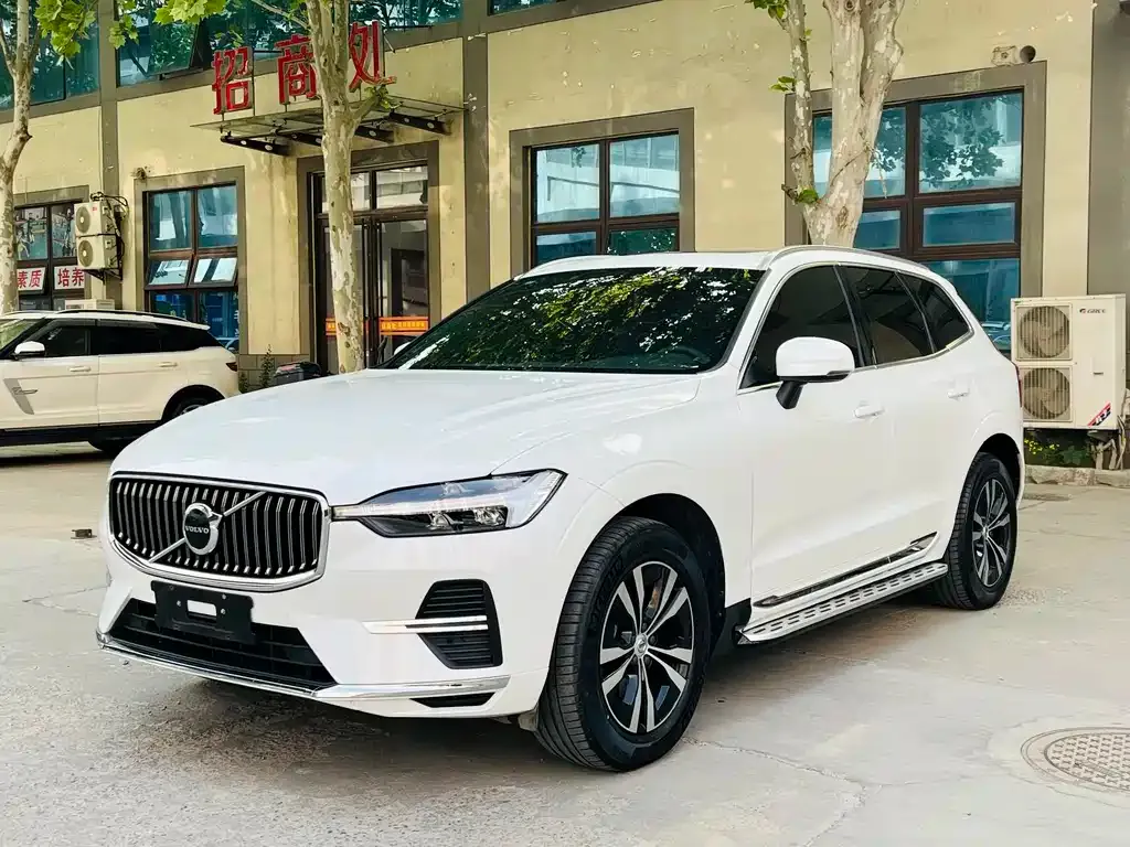 Volvo XC60 — фото 1