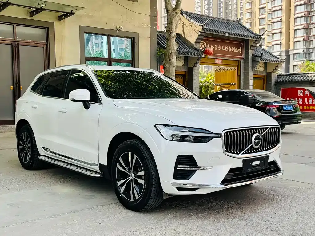 Volvo XC60 — фото 8