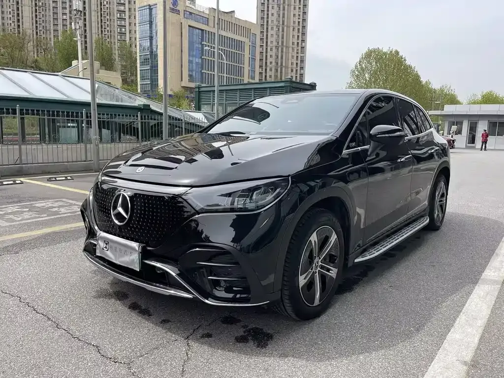 Mercedes-Benz EQE SUV — фото 1