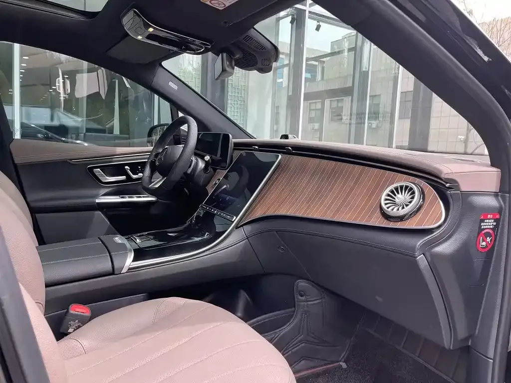 Mercedes-Benz EQE SUV — фото 3