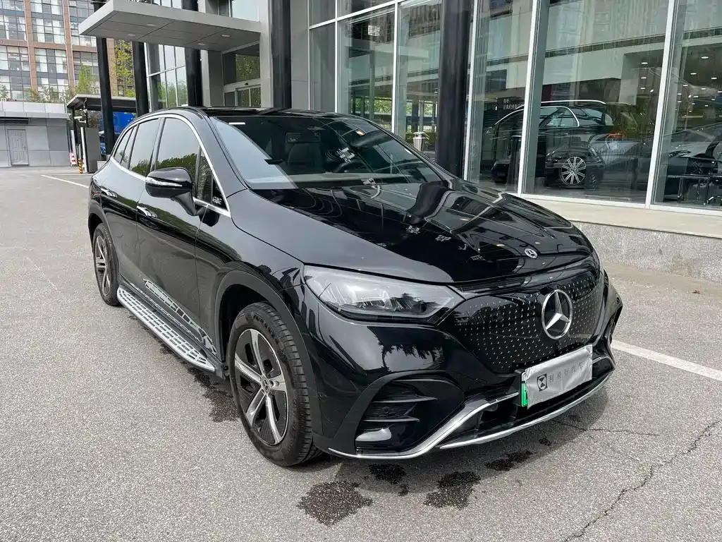 Mercedes-Benz EQE SUV — фото 10