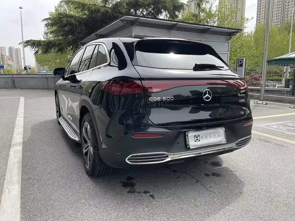 Mercedes-Benz EQE SUV — фото 4