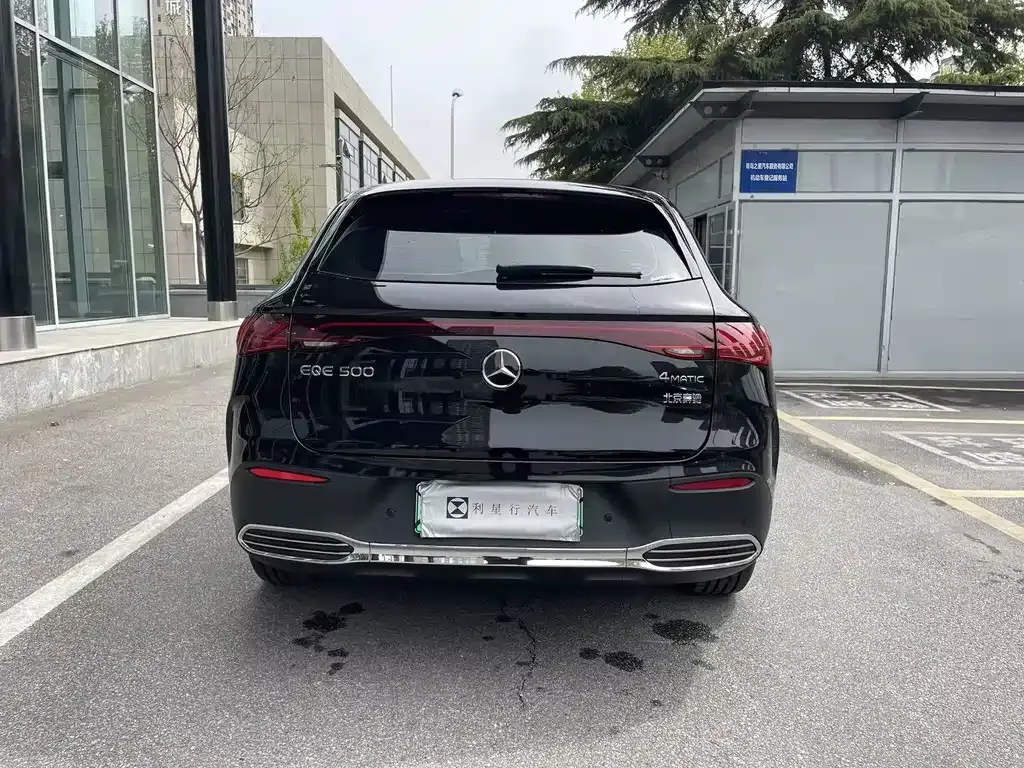 Mercedes-Benz EQE SUV — фото 9