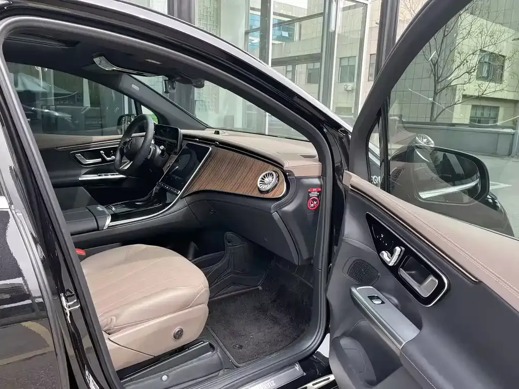 Mercedes-Benz EQE SUV — фото 2